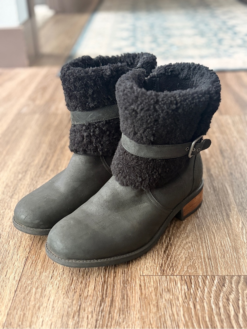 Women's UGG Black Shearling Cuff Leather Boot